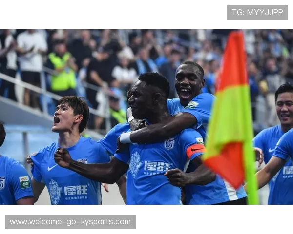 斯坦丘重回中国加盟大连英博,身披10号球衣参与全队合练 斯坦丘重回中国加盟大连英博,身披10号球衣参与全队合练