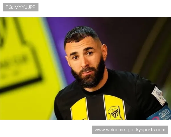 本泽马身披90号球衣加盟利雅得新月,正式开启沙特联新征程 本泽马身披90号球衣加盟利雅得新月,正式开启沙特联新征程